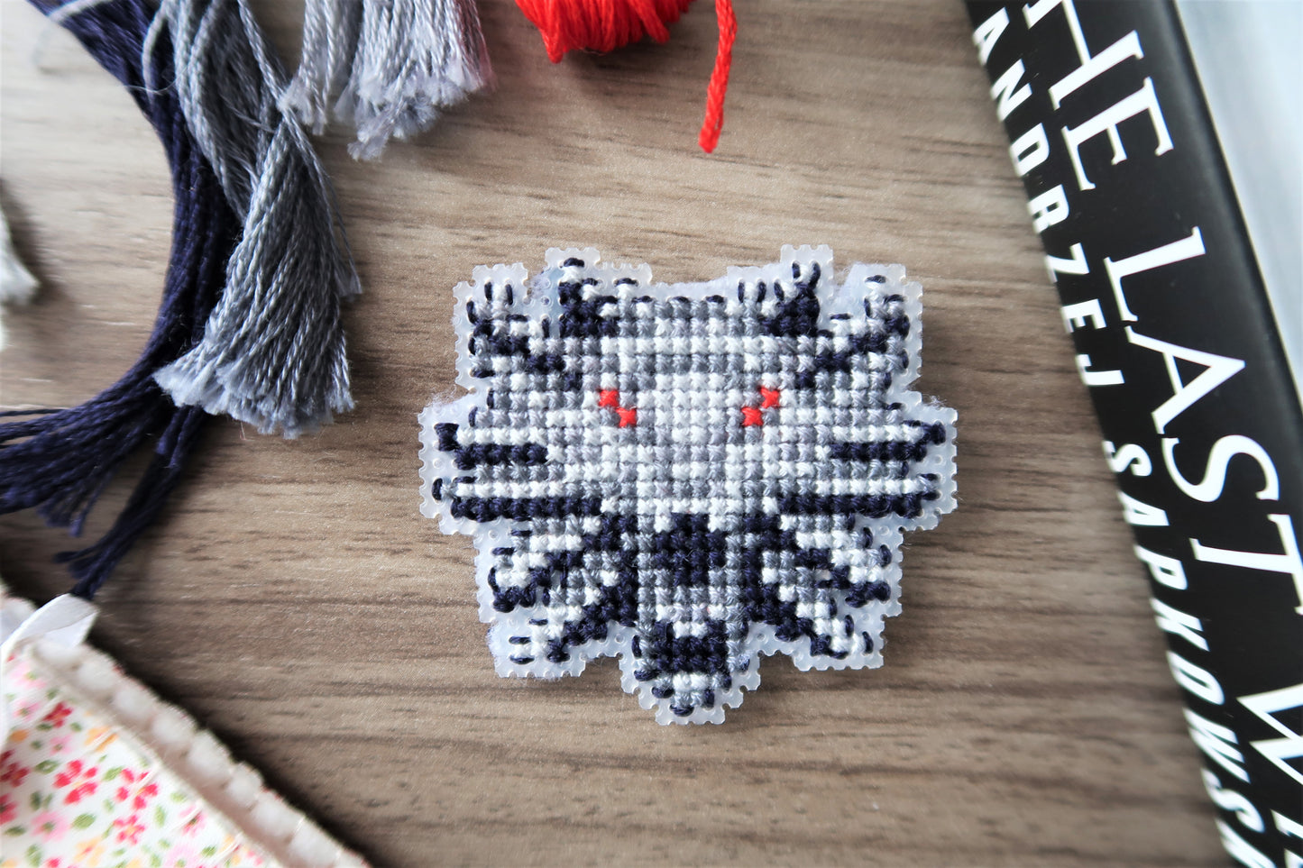 The Witcher 3 medallion - Cross stitch magnet kit