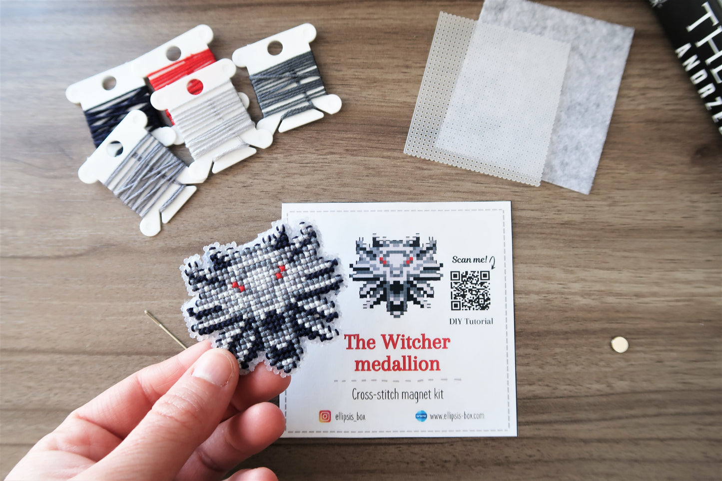 The Witcher 3 medallion - Cross stitch magnet kit
